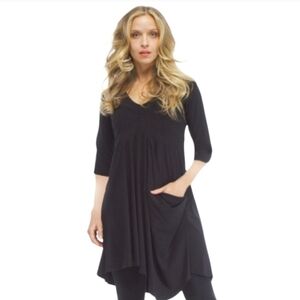 SZ6 Sympli Black A-Line Tunic with V-Neck and 3/4 Sleeves  Pocket Detail